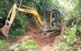 Dinas PUPR Madina Turunkan Alat Berat Bersihkan Longsor di Gunungtua Simandolam